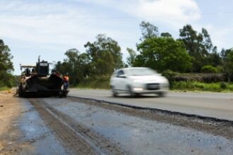 As obras nas estradas fazem alteração no trânsito com interrupções e desvios em alguns trechos