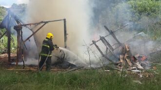 Testemunhas relataram que o morador foi quem iniciou o incêndio