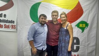 Álvaro Lottermann acompanhado do Deputado Federal João Derly e da Deputada Estadual Regina Fortunati