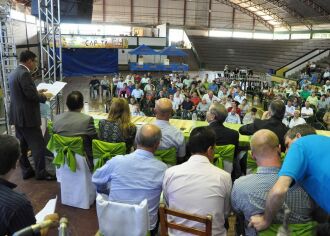 Reitor da UPF esteve presente no evento que apresentou o abaixo assinado aos prefeitos da região