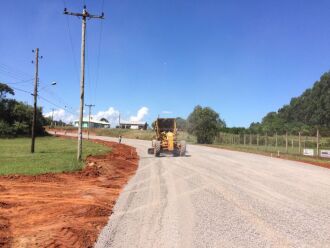 Máquinas na pista na VRS-873, entre São José do Hortêncio e São Sebastião do Caí