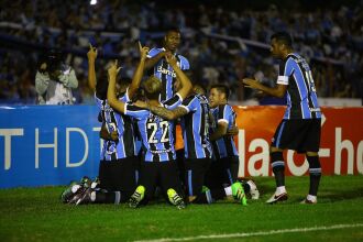 Jogadores comemoram o primeiro da goleada