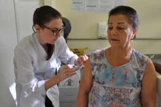 O movimento para a aplicação das vacinas é intenso desde as 8h