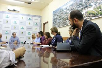 Vigília dos professores foi suspensa após a reunião