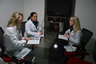 Bruna Brazaca, Simone Araújo e Taíse Dobner são sócias na empresa Skincare by Nurses