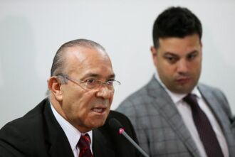 Os ministros da Casa Civil, Eliseu Padilha, e do Esporte, Leonardo Picciani, em reunião em que o governo anunciou a liberação de recursos para as Forças Armadas atuarem na segurança dos Jogos