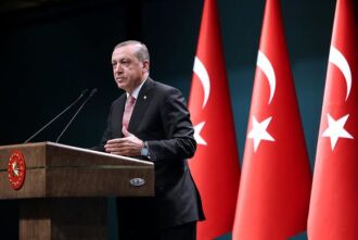 O presidente da Turquia, Tayyp Recep Erdogan, anuncia estado de emergência no país