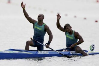 Isaquias e Erlon ganham medalha de prata na Canoa Dupla 1000m - Reuters/Marcos Brindicci/Direitos Reservados