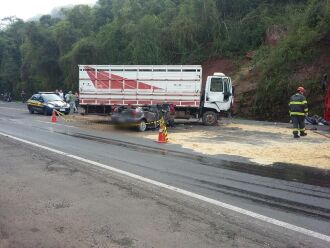 Pista ficou interrompida até a retirada dos veículos