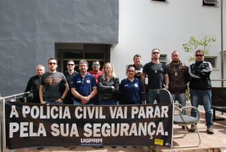 Em Passo Fundo, os policiais se concentraram em frente ao prédio da Delegacia de Polícia  de Pronto Atendimento