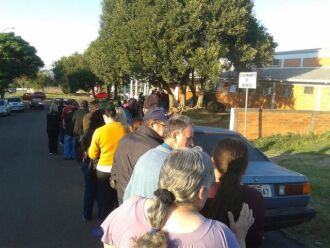 Cota de exames liberados pelo Estado sofre diminuição e causa fila no