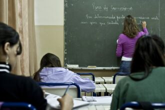 Impacto mensal da progressão na carreira gira em torno de R$ 635 mil por mês e inclui 2.448 professores e 266 servidores de escola