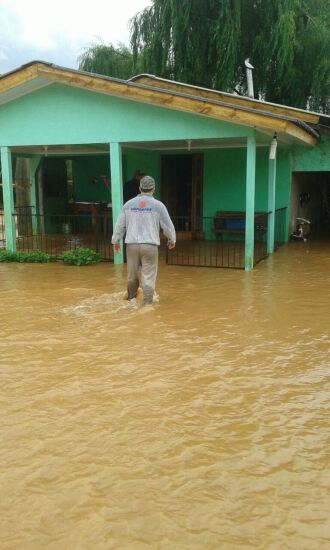 Casas foram danificadas em vários pontos da cidade