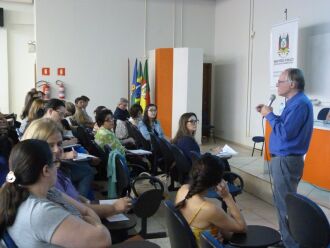 Cerca de 90 educadores compareceram à palestra