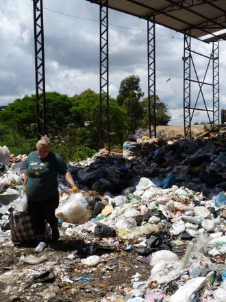 Separação dos materiais vem sendo realizada sem a ajuda de equipamentos