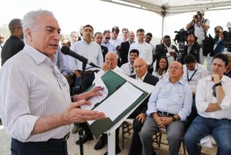 Presidente Michel Temer durante assinatura de acordos para execução de obras na Barragem de Jucazinho