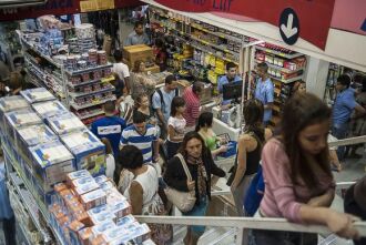 Em novembro, vendas do comércio cresceram 2%, mas no acumulado do ano a queda no faturamento é de 6,4%