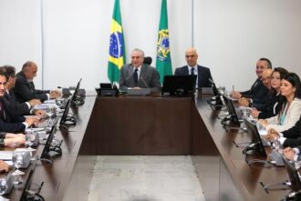 O presidente Michel Temer e o ministro da Justiça, Alexandre de Moraes, participam de reunião com governadores de nove estados