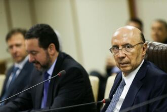 Os ministros Henrique Meirelles, da Fazenda; e Dyogo Oliveira, do Planejamento, se reúnem com senadores e presidentes de federações das indústrias dos estados