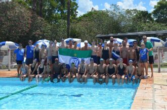 Juvenil: integração na piscina