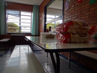 Na EMEI Estrela da Manhã, pais e comunidade entregaram pães voluntariamente para suprir a falta em atividades da escola. Instituição que atende mais de 200 crianças busca estabelecer vínculo próximo com a comunidade