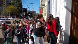 Turma da escola estadual Alberto Pasqualini fez a visita nesta quinta-feira