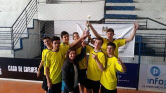 EENAV: campeã no vôlei juvenil