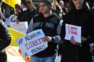 ?sltima manifestação popular aconteceu no mês de abril