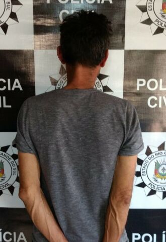 Preso tem antecedentes criminais por tráfico de drogas e porte ilegal de arma