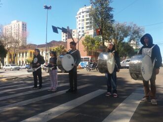 Alunos da Escola Protásio Alves arrecadam recursos para aquisição de roupas e instrumentos para a apresentação da Banda Marcial no desfile de 7 de setembro