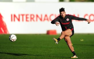 Treinamento: zagueiro Víctor Cuesta