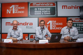 Ingomar Goltz, gerente de manufatura; Jak Torretta, diretor-geral de Operações da Mahindra Brasil; Jalison Cruz, gerente Comercial e Marketing durante entrevista na Expointer