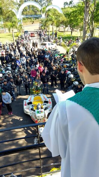 No Santuário de Nossa Senhora Aparecida, romeiros receberam uma benção especial