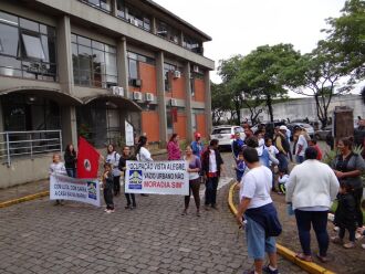 Audiência pública e manifestação aconteceram em frente à Prefeitura e na Câmara de Vereadores