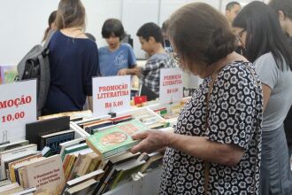 Opções mais baratas de livros podem ser encontradas na Feira do Livro