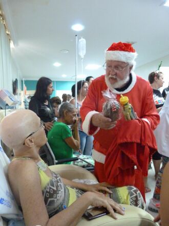 Festa teve direito a Papai Noel e a presentes