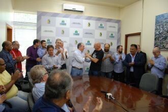 Prefeito Luciano Azevedo e presidente da rede Havan celebraram o anúncio