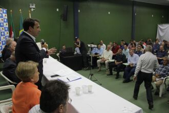 O evento contou com a presença de mais de 100 pessoas entre prefeitos e prefeitas, vice-prefeitos, secretários municipais e autoridades do agronegócio