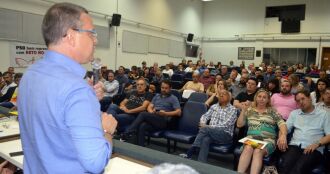 No encontro regional do PSB realizado sábado, em Passo Fundo, os socialistas defenderam a candidatura de Beto Albuquerque ao Senado. A tese é de que Passo Fundo e a Região Norte precisam de um representante em Brasília e Beto é uma expressiva lideran