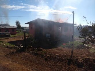 Confronto terminou com uma pessoa morta e casas incendiadas