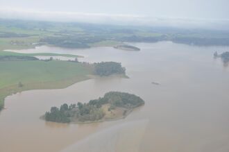 A nova barragem ficará próxima àquela existente do Capingui