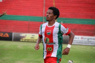 Juninho marcou o único gol da partida