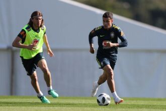 Filipe Luís e Coutinho participaram na manhã deste sábado (26) do último treino na Granja Comary