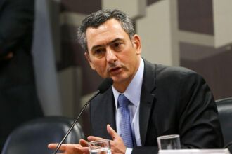 O ministro Eduardo Guardia disse que o governo não vai aumentar impostos para compensar a redução de R$ 0,46 no preço do diesel nas bombas até o fim do ano