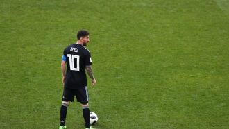 Messi busca se redimir do pênalti perdido contra a Islândia