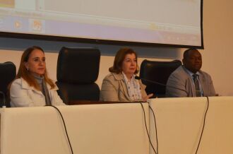 Angela Rotunno, Maria Helena Sartori e Juvenal Araújo durante a solenidade no TCE