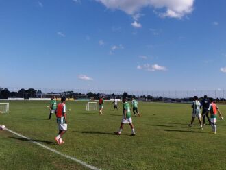 Sexta-feira: treinamento em campo reduzido