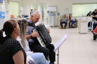 Ari é músico e há um ano faz tratamento no Instituto