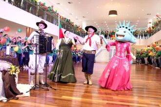 Cerimônia de inauguração do Passo Fundo Shopping, na noite de 7 de novembro