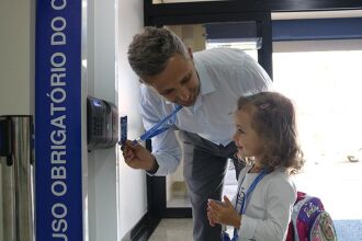 Sistema permite o controle do acesso dos alunos à escola, assegurando tranqüilidade aos pais